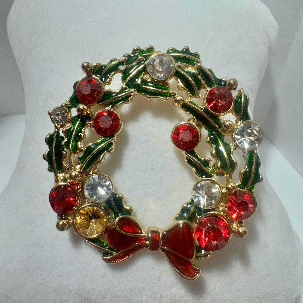 Festive Wreath Brooch with Red and Green Accents